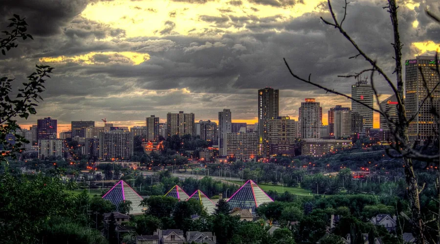 Edmonton vs. Calgary: Alberta’da Yaşamak İçin Hangisi Daha Avantajlı?